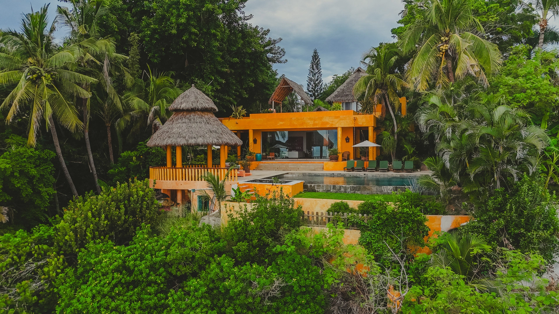 Casa Entre la Naturaleza