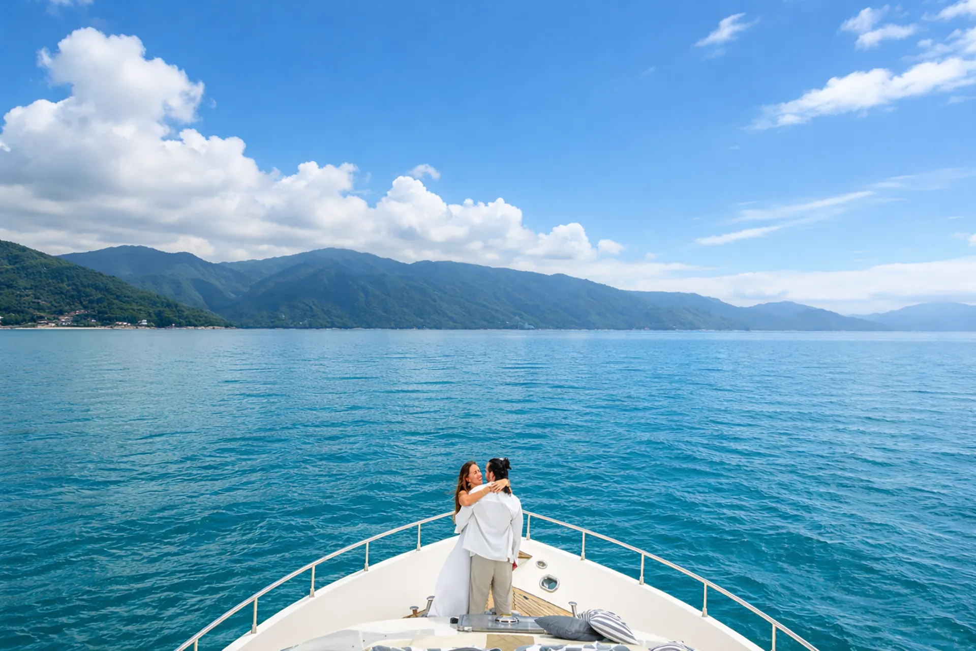 YACHTS & EXPERIENCES